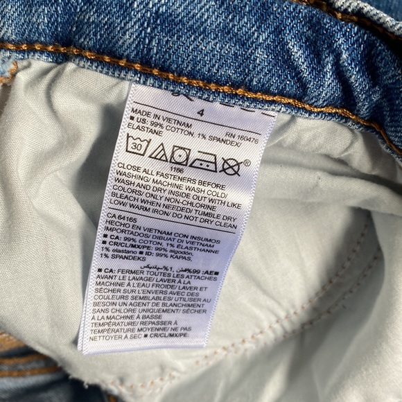 Old Navy Distressed Boyfriend Short - Picture 4 of 5